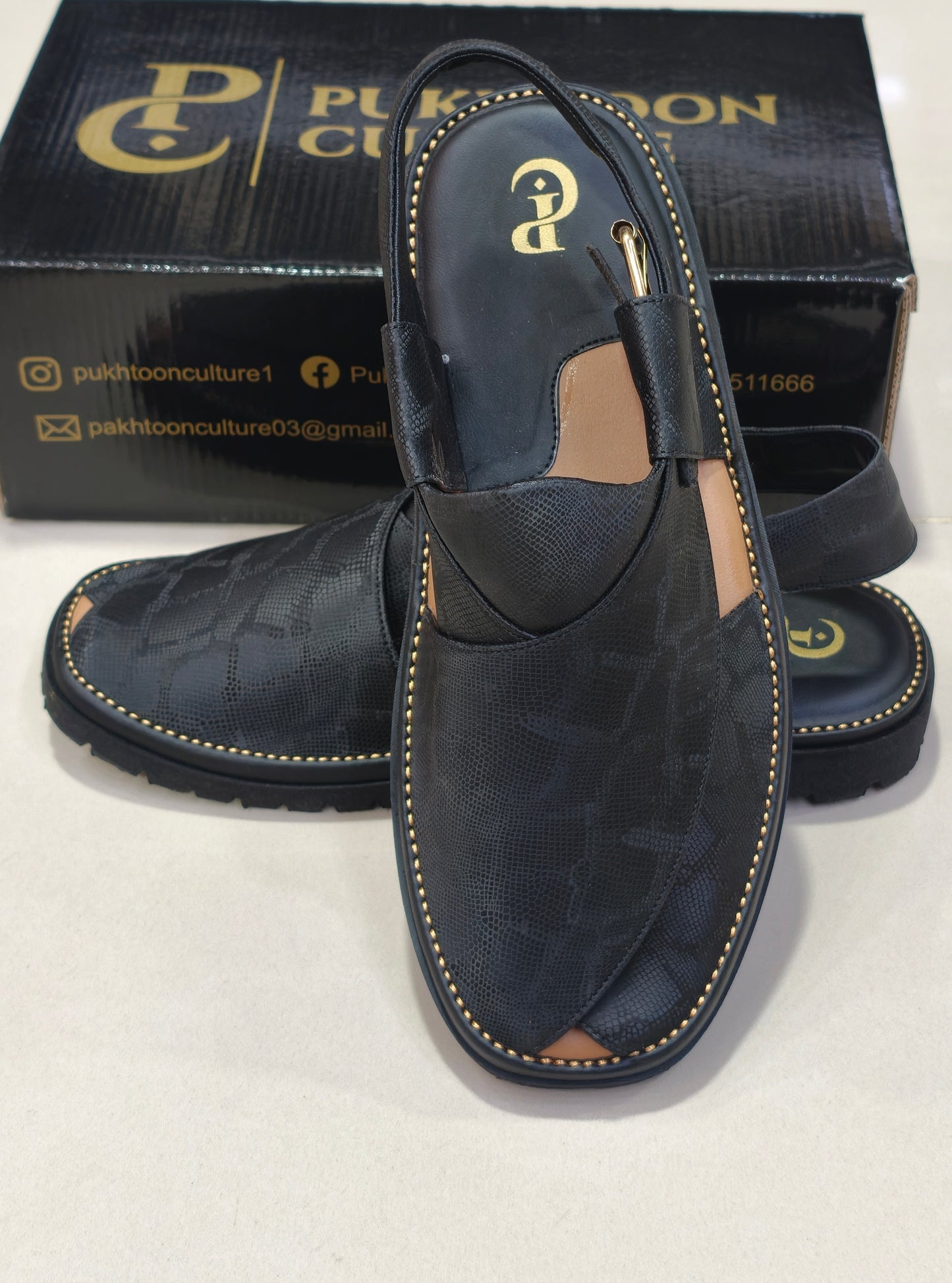Goga Round Shape Black Snake Textured New Style Important Sole Light Weight