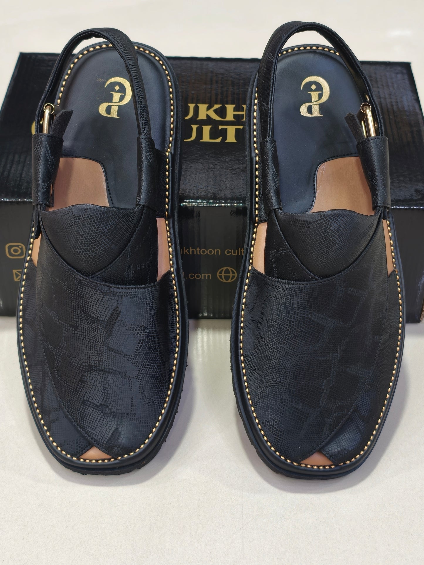 Goga Round Shape Black Snake Textured New Style Important Sole Light Weight